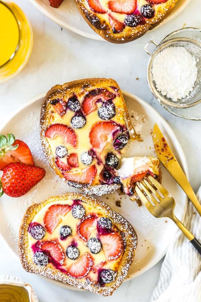 Custard tart with berries.